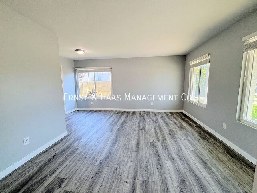 11353 Agnes St - Photo 3 of 20
