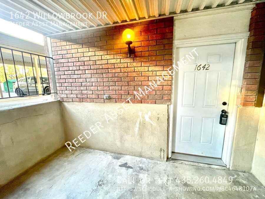 1642 Willowbrook Dr - Photo 4 of 19