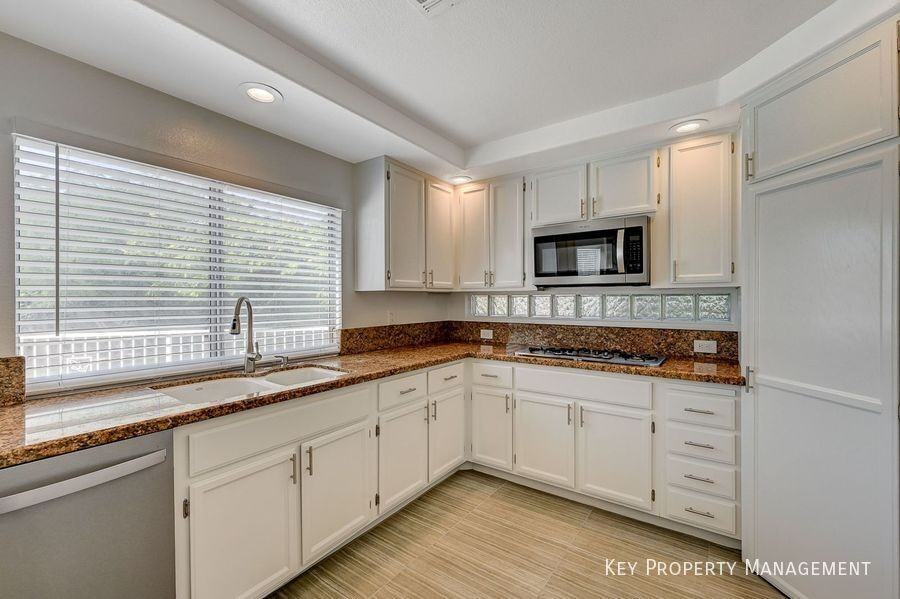 261 Plaza Marquessa Ct - Photo 5 of 34