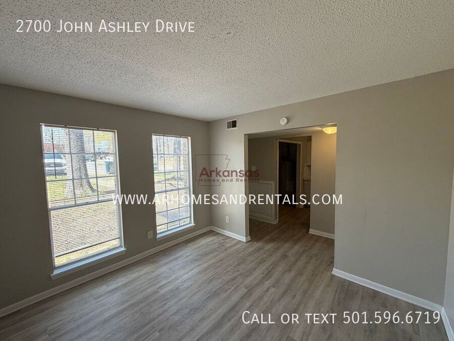 2700 John Ashley Dr - Photo 2 of 15