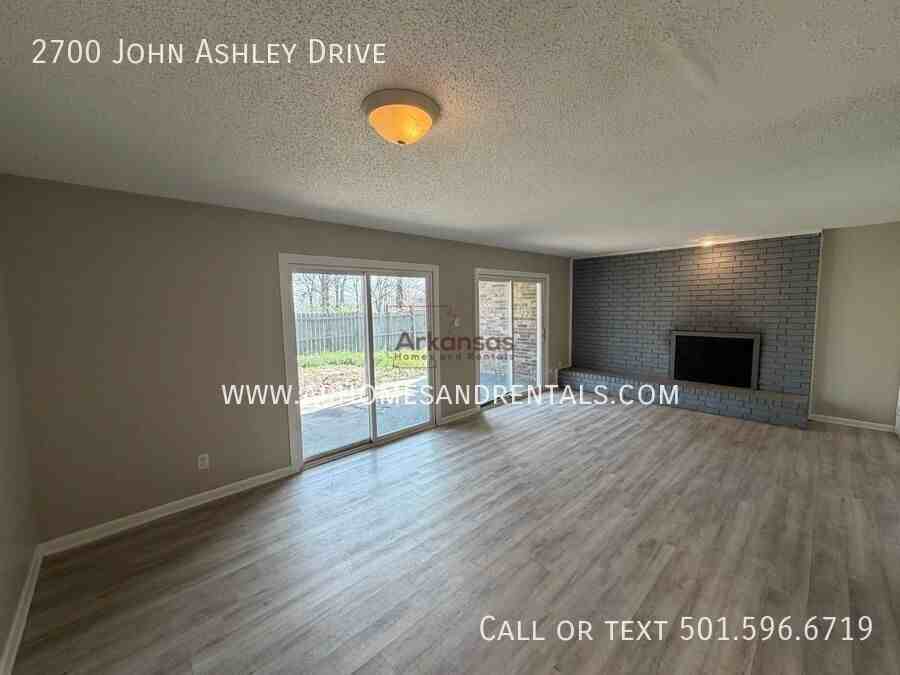 2700 John Ashley Dr - Photo 3 of 15