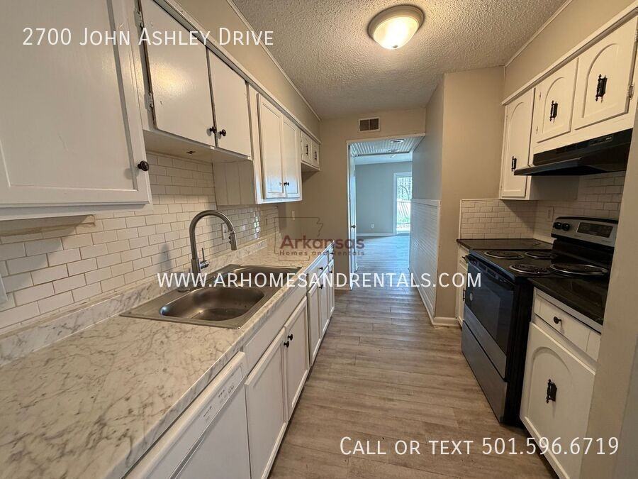 2700 John Ashley Dr - Photo 5 of 15