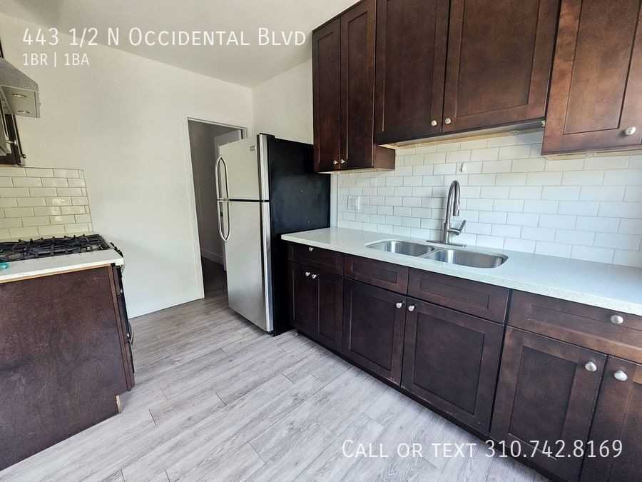 443 1/2 N Occidental Blvd - Photo 3 of 18