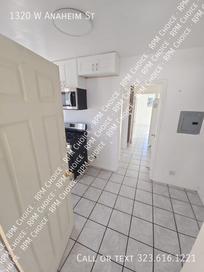 1320 W Anaheim St - Photo 5 of 21