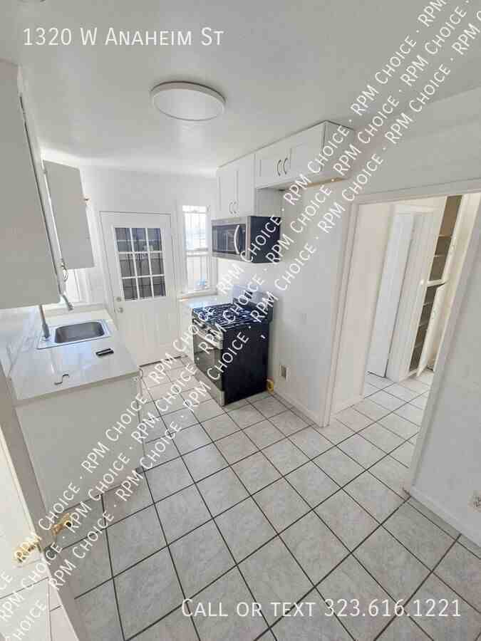 1320 W Anaheim St - Photo 6 of 21