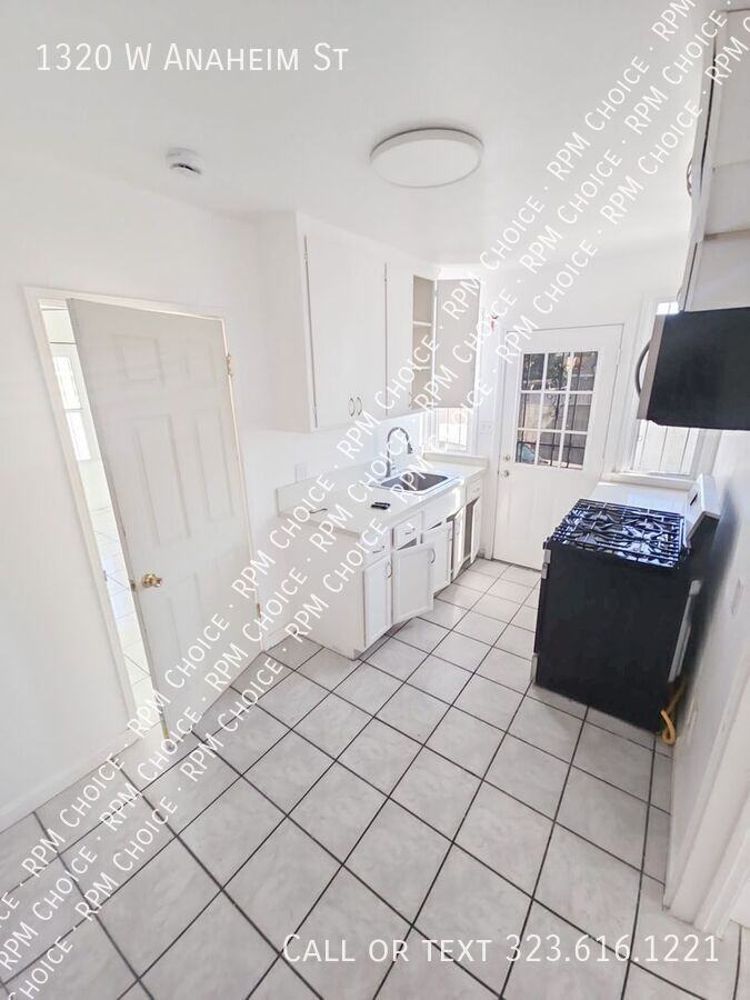 1320 W Anaheim St - Photo 7 of 21