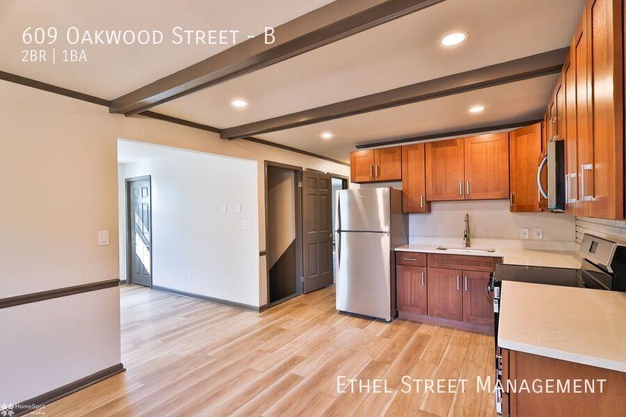 609 Oakwood St #B - Photo 3 of 19