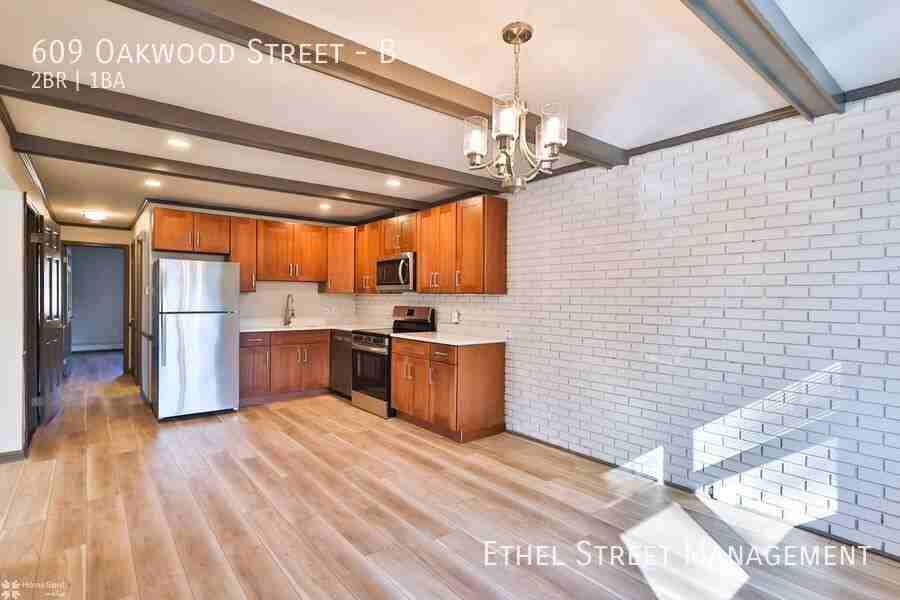 609 Oakwood St #B - Photo 4 of 19