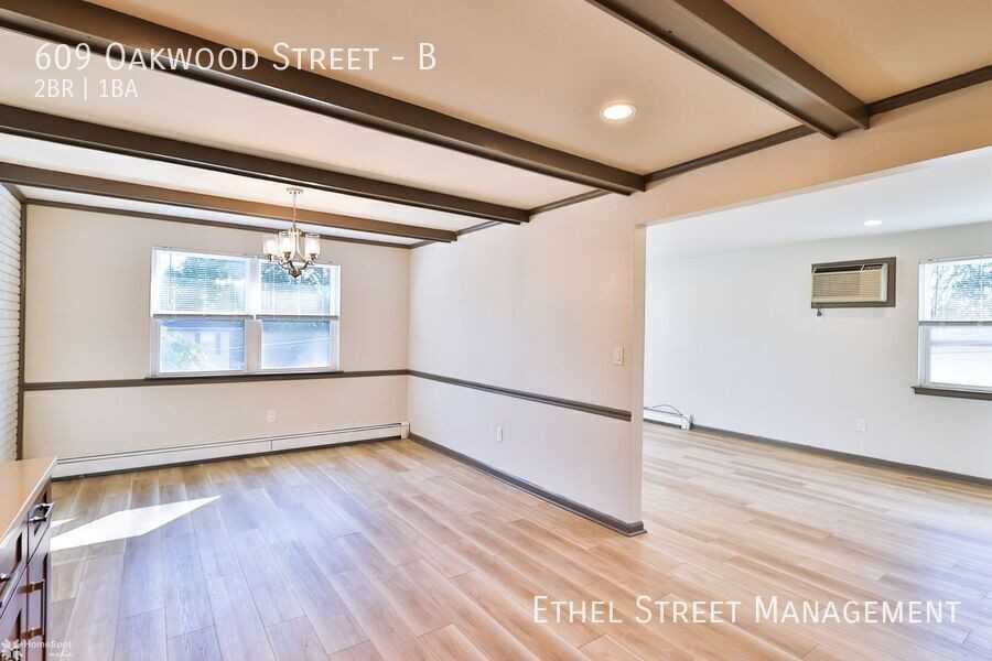 609 Oakwood St #B - Photo 6 of 19