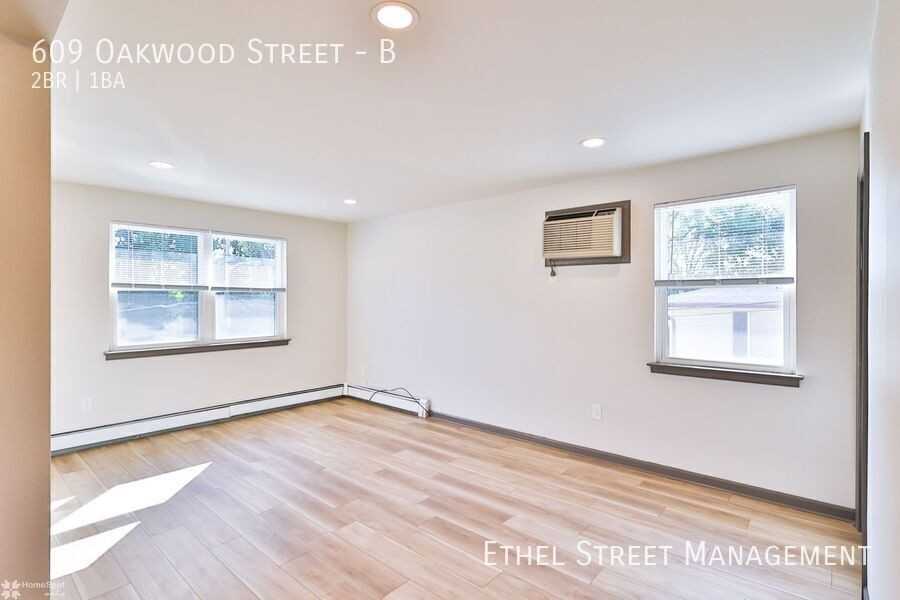 609 Oakwood St #B - Photo 7 of 19