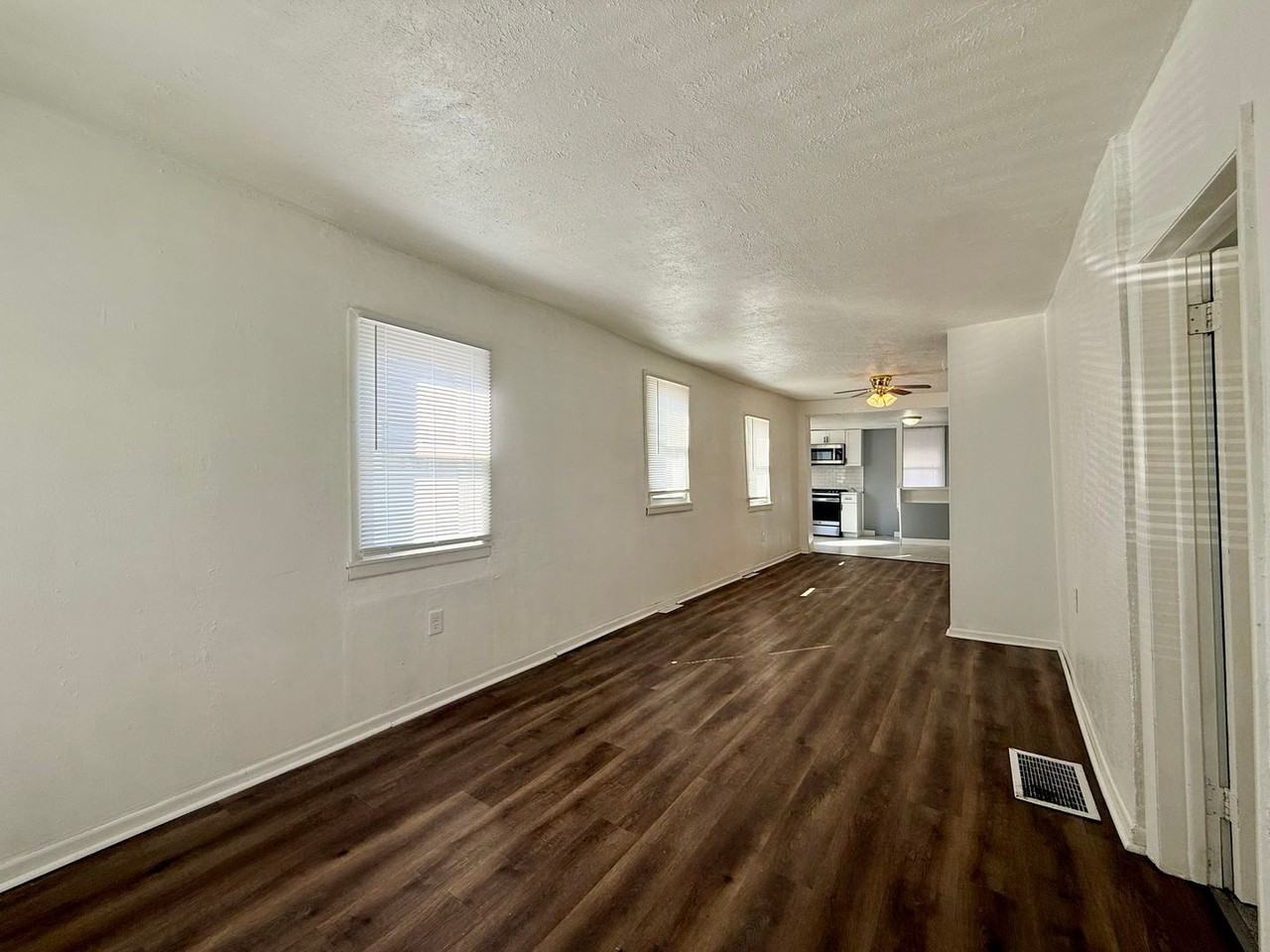 4111 N Boulevard Ave - Photo 2 of 8