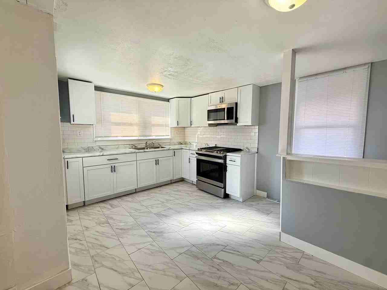 4111 N Boulevard Ave - Photo 4 of 8