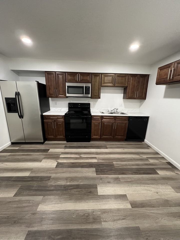 909 W Orange St #909