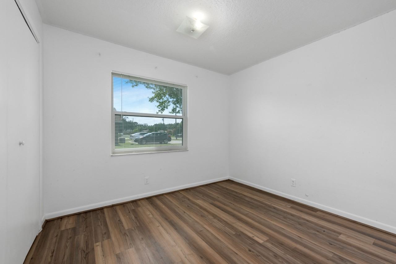 909 W Orange St #909 - Photo 6 of 10