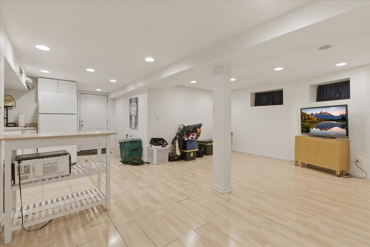 3716 N Wayne Ave #G - Photo 2 of 9