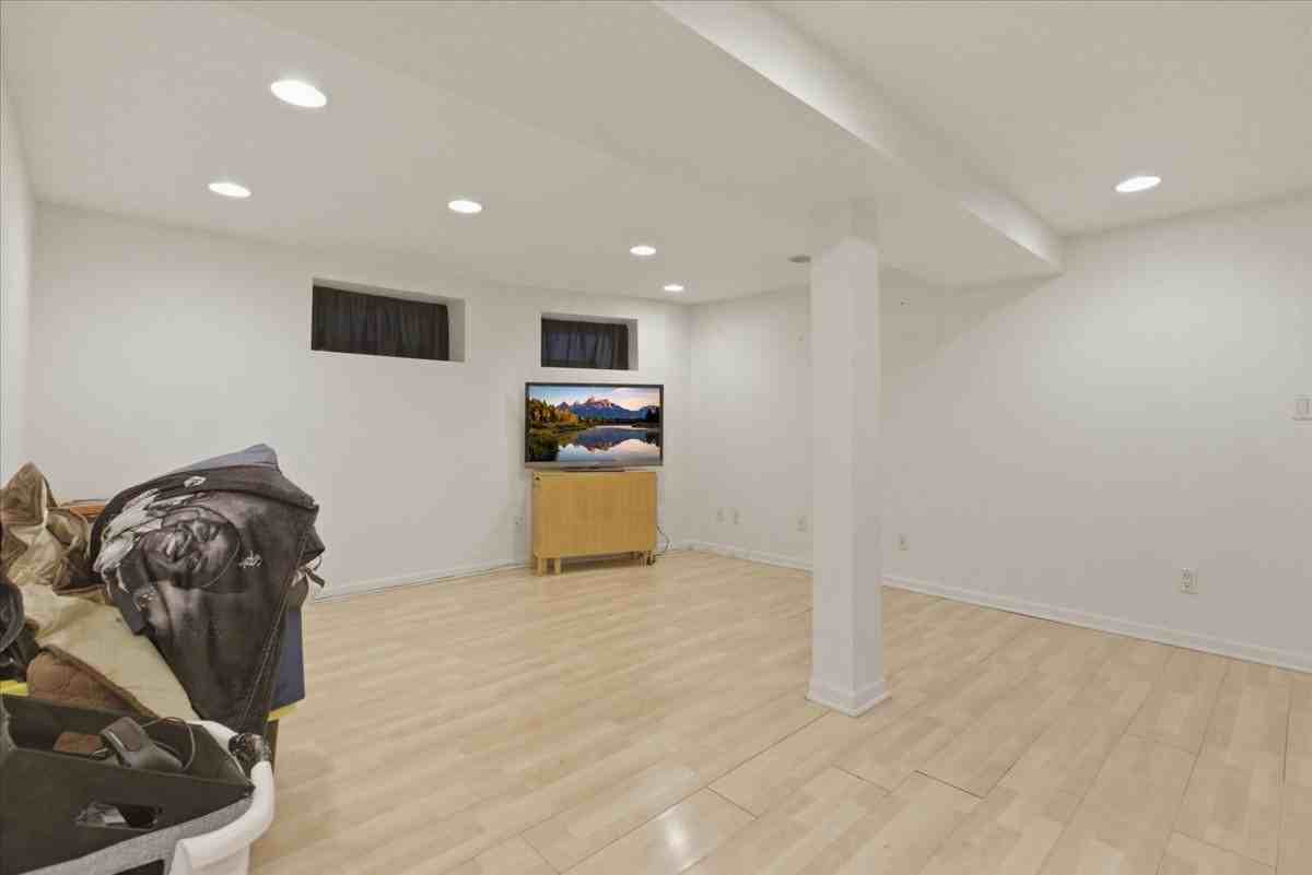 3716 N Wayne Ave #G - Photo 4 of 9