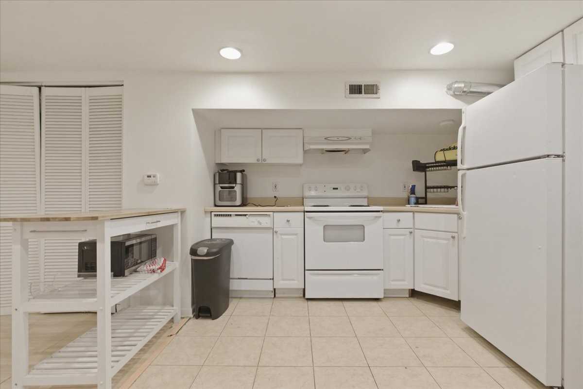 3716 N Wayne Ave #G - Photo 5 of 9