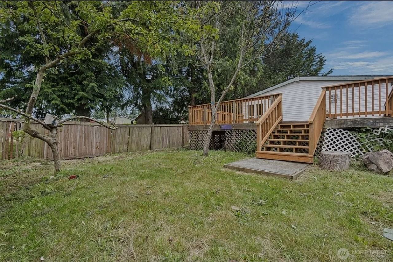 1320 N Oak Harbor St - Photo 3 of 3