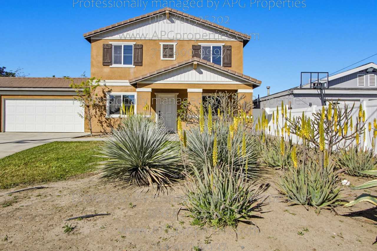 139 Thompson Ave - Photo 2 of 50