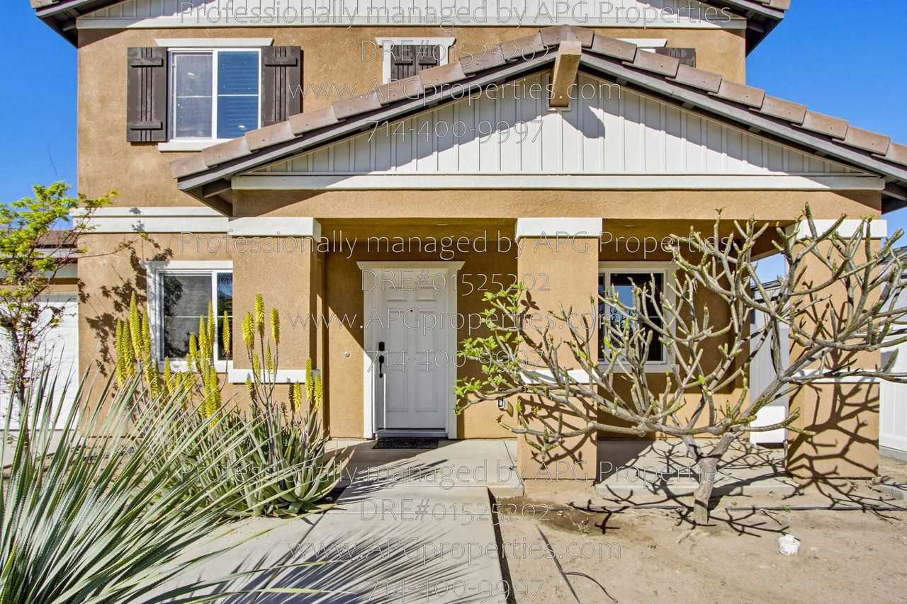 139 Thompson Ave - Photo 3 of 50