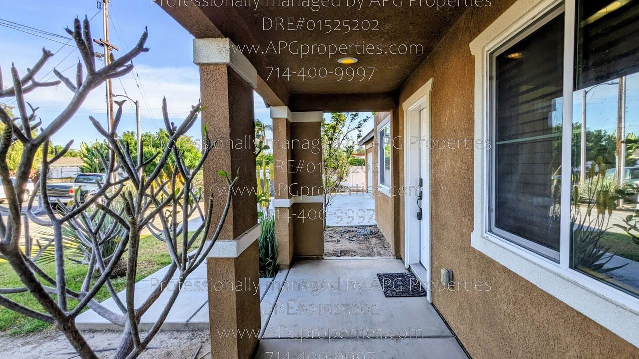 139 Thompson Ave - Photo 4 of 50