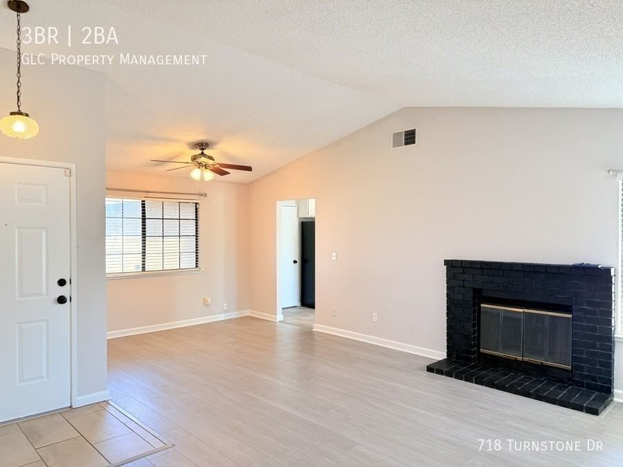 718 Turnstone Dr - Photo 4 of 16