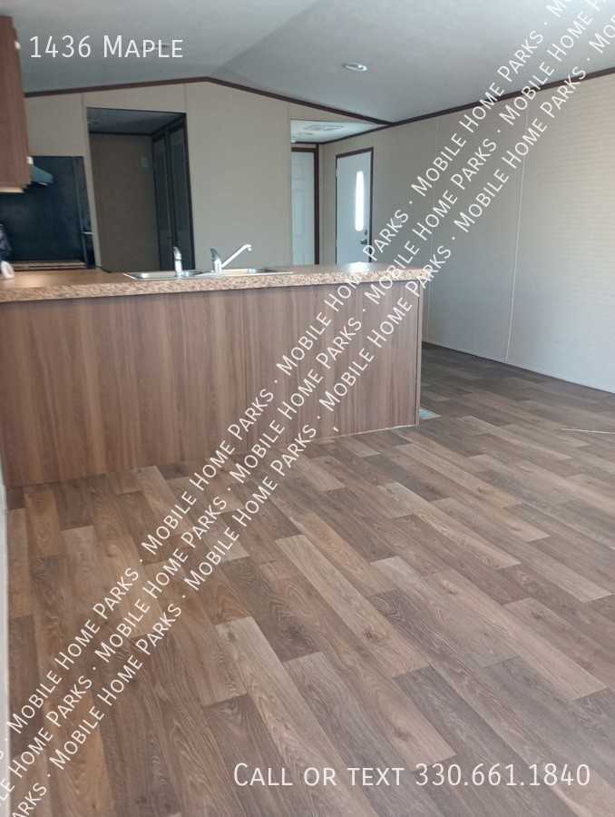 1436 Maple St - Photo 2 of 10