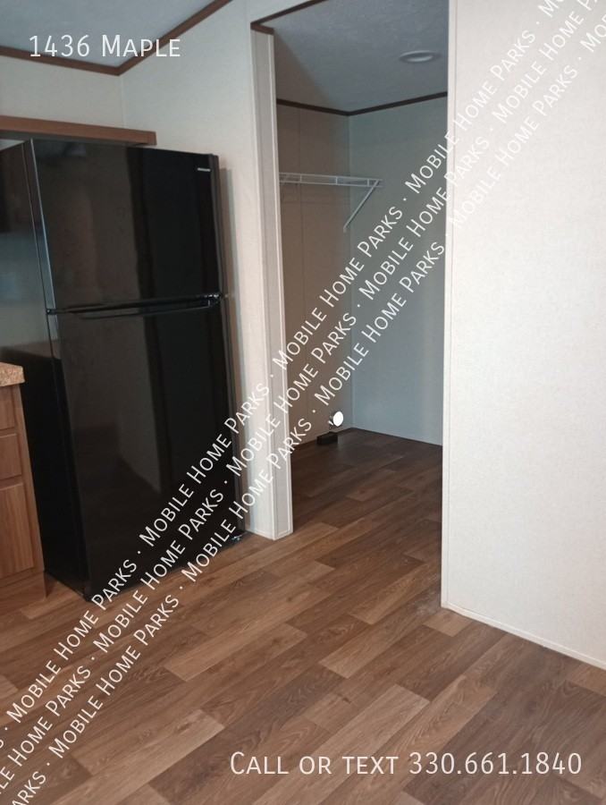 1436 Maple St - Photo 4 of 10