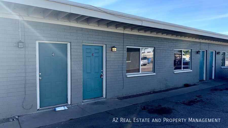 1233 W Pierce St #3 - Photo 7 of 9