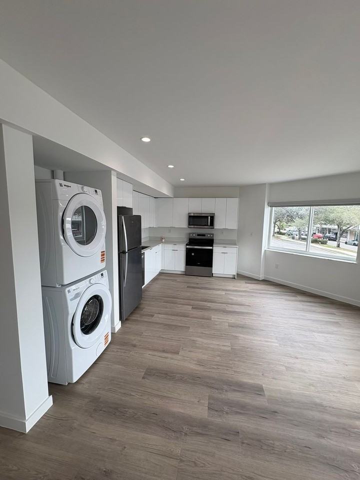 Miami Springs Center - Photo 2 of 32