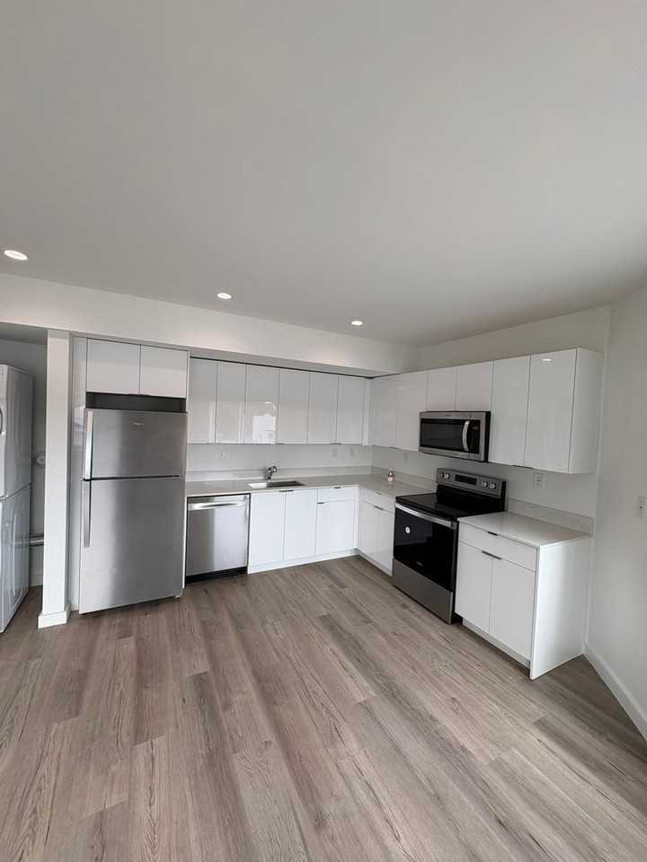 Miami Springs Center - Photo 4 of 32