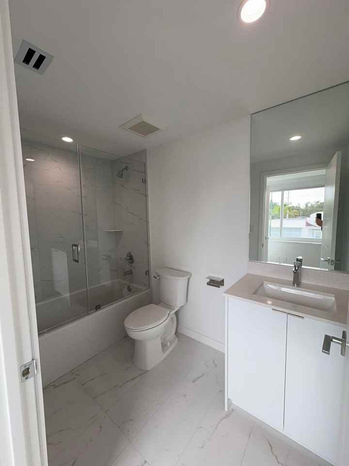 Miami Springs Center - Photo 5 of 32