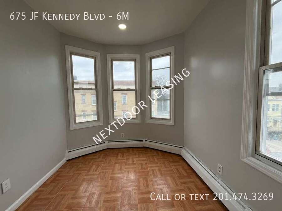 675 Kennedy Blvd #6M - Photo 7 of 10