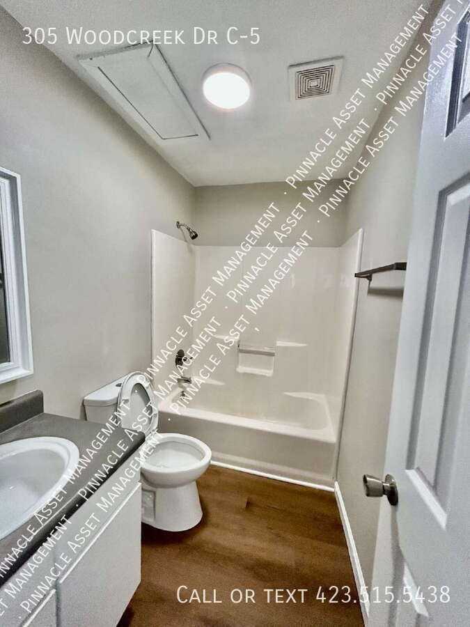 305 Woodcreek Dr - Photo 2 of 12