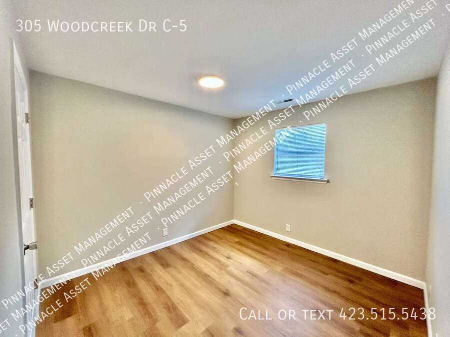 305 Woodcreek Dr - Photo 5 of 12