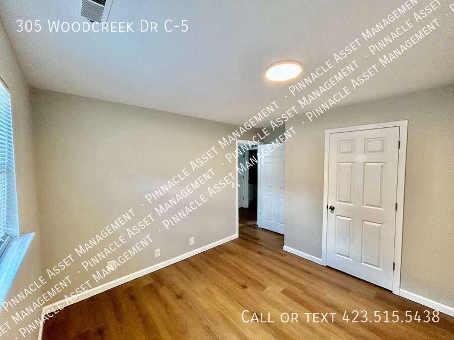 305 Woodcreek Dr - Photo 6 of 12