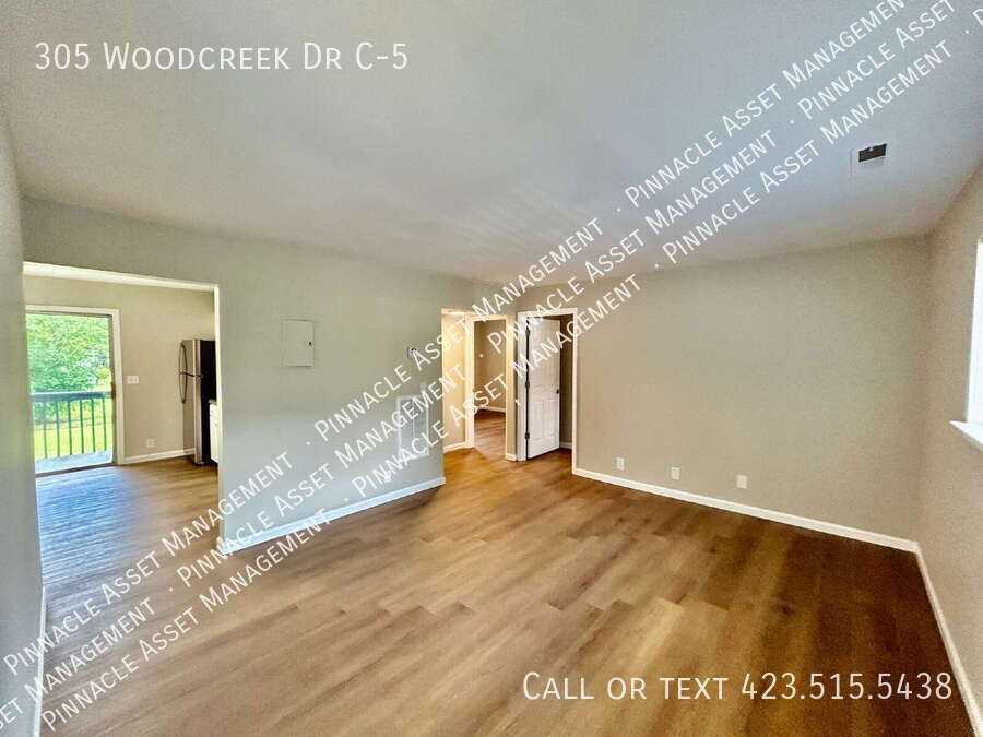 305 Woodcreek Dr - Photo 7 of 12