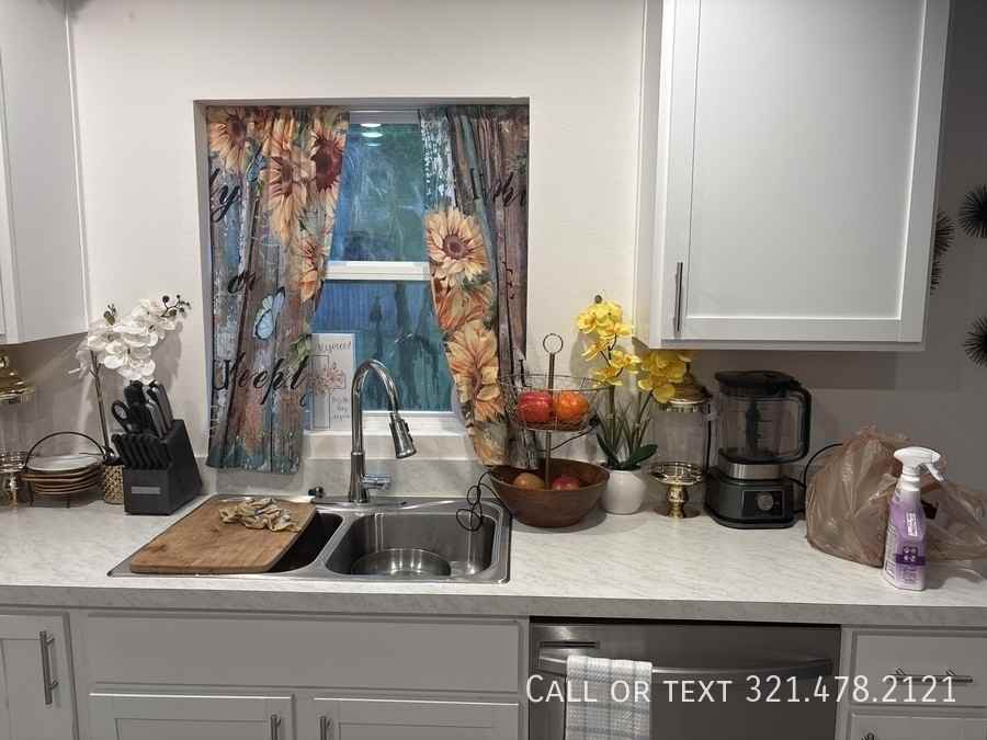 567 Poplar St Se - Photo 3 of 7