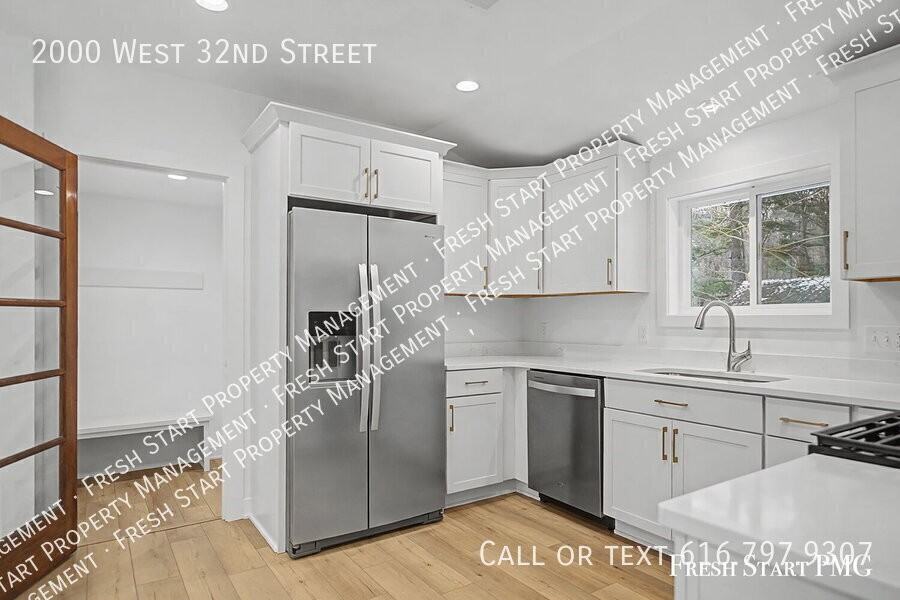 2000 W 32nd St - Photo 2 of 21