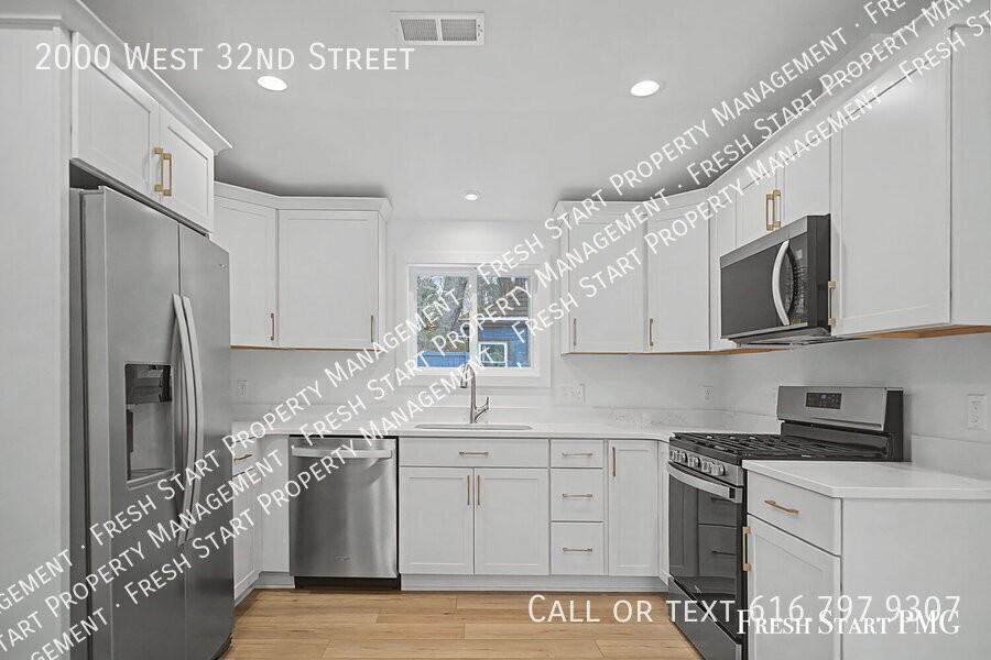 2000 W 32nd St - Photo 3 of 21