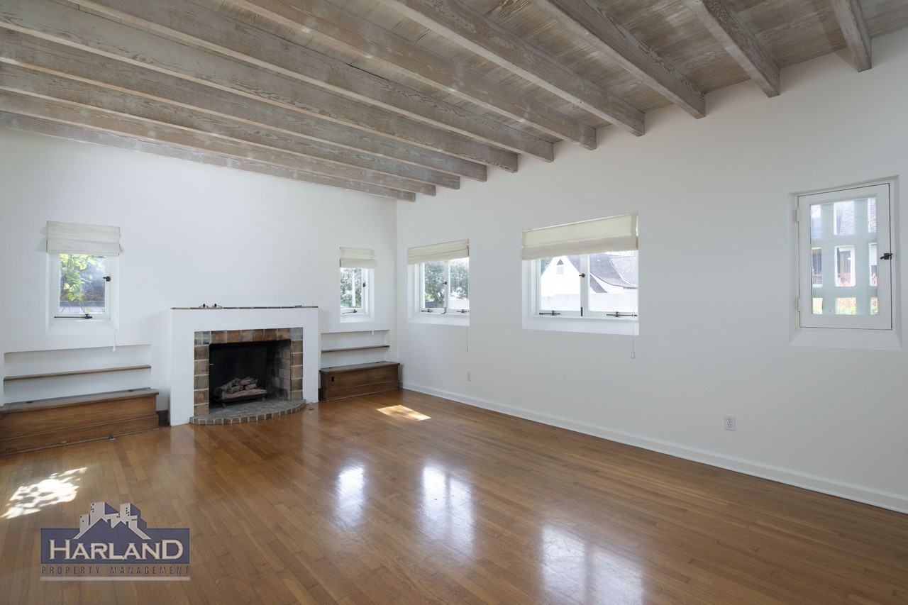 409 Dunemere Dr - Photo 2 of 10