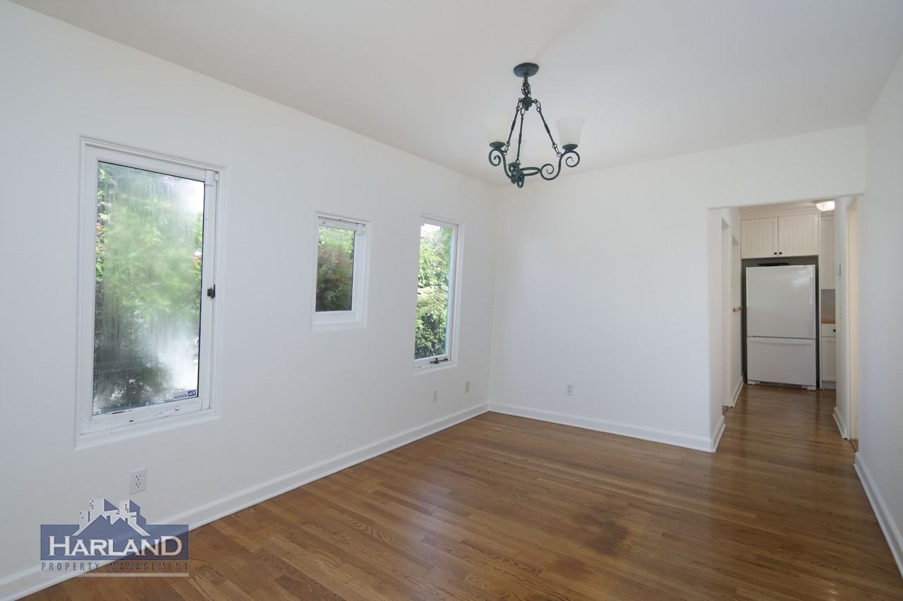 409 Dunemere Dr - Photo 3 of 10