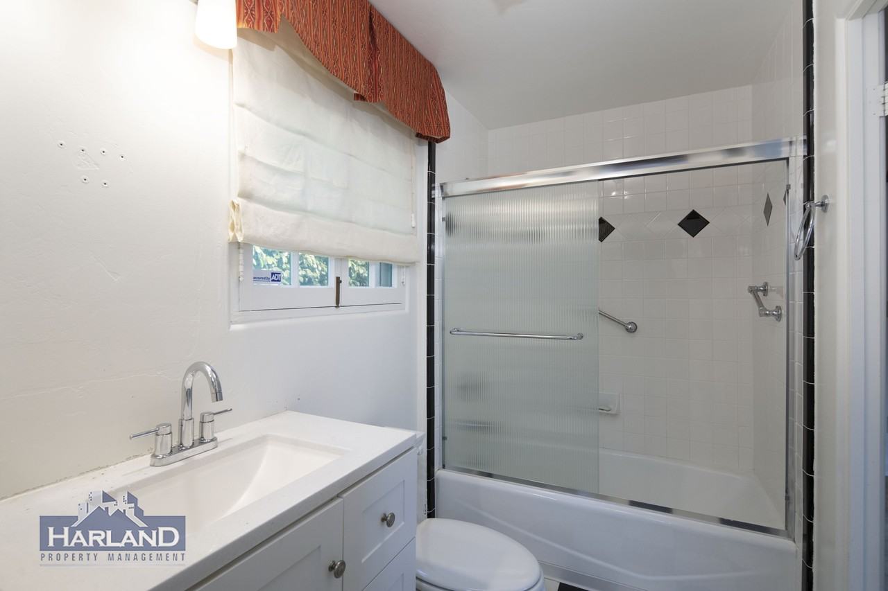 409 Dunemere Dr - Photo 7 of 10