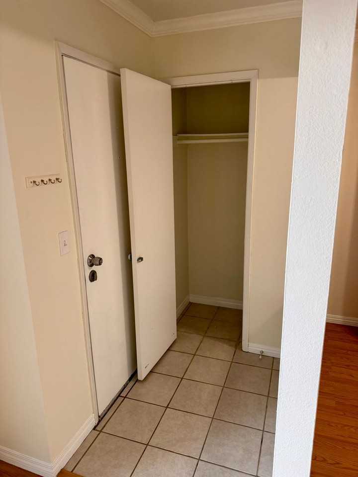 3266 Ashford St #N - Photo 6 of 23