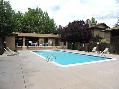 2913 Tierra Verde E - Photo 2 of 12