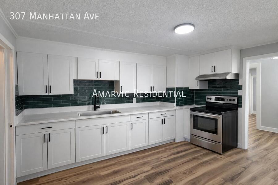 307 Manhattan Ave - Photo 4 of 10