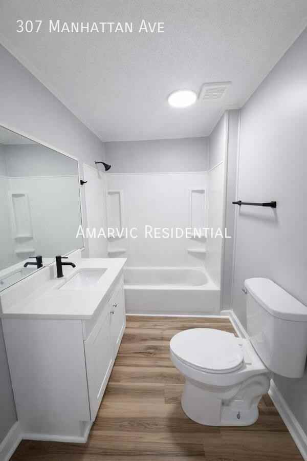 307 Manhattan Ave - Photo 6 of 10