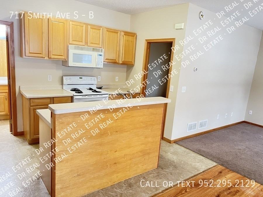 717 Smith Ave S #B - Photo 3 of 16