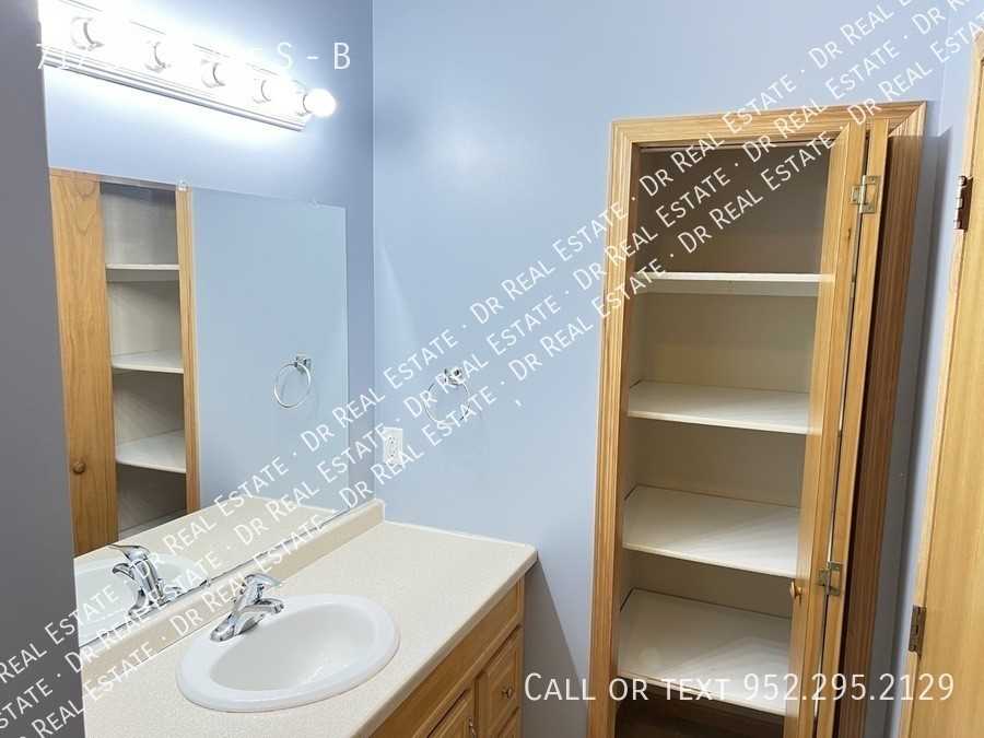 717 Smith Ave S #B - Photo 7 of 16