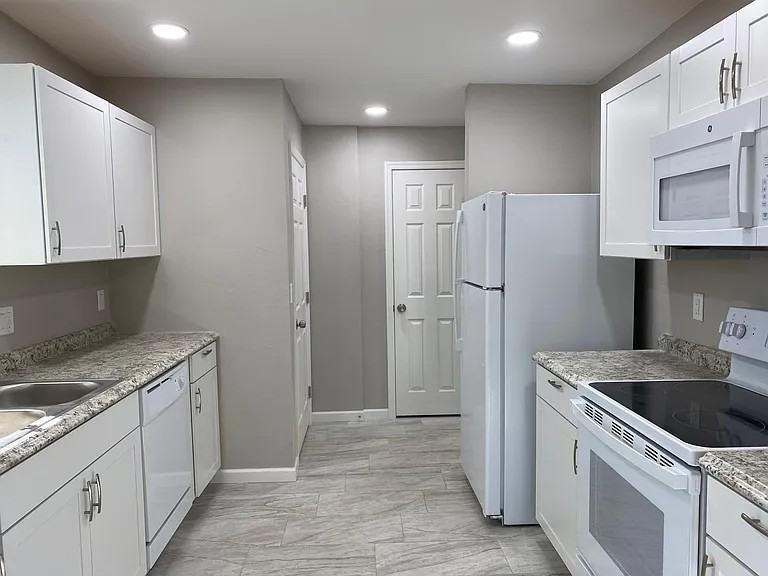 1918 S 10th Ave - Photo 4 of 11